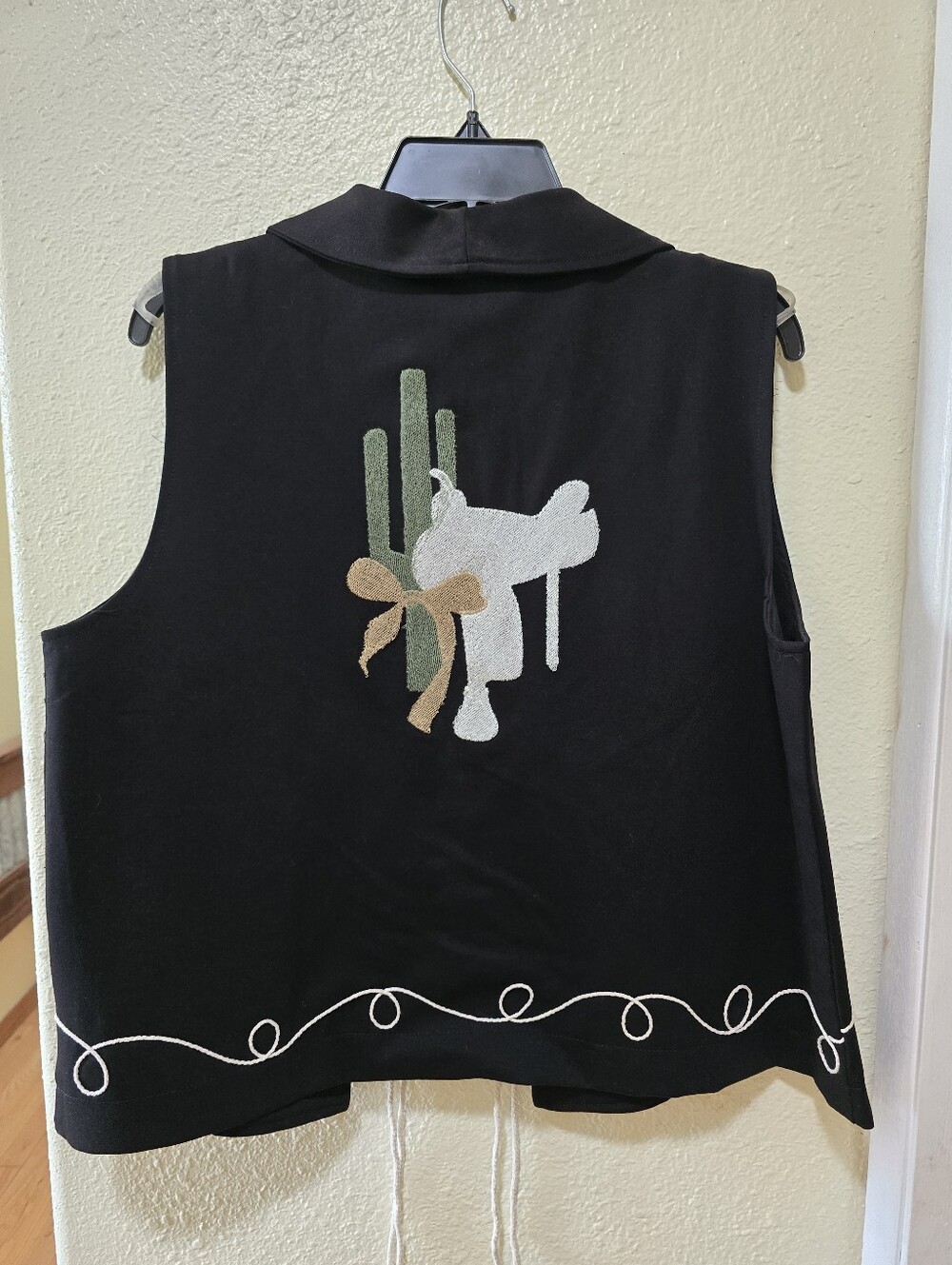 2Fly Black Sleeveless Embroidered Vest with Saddle And Cactus Motif